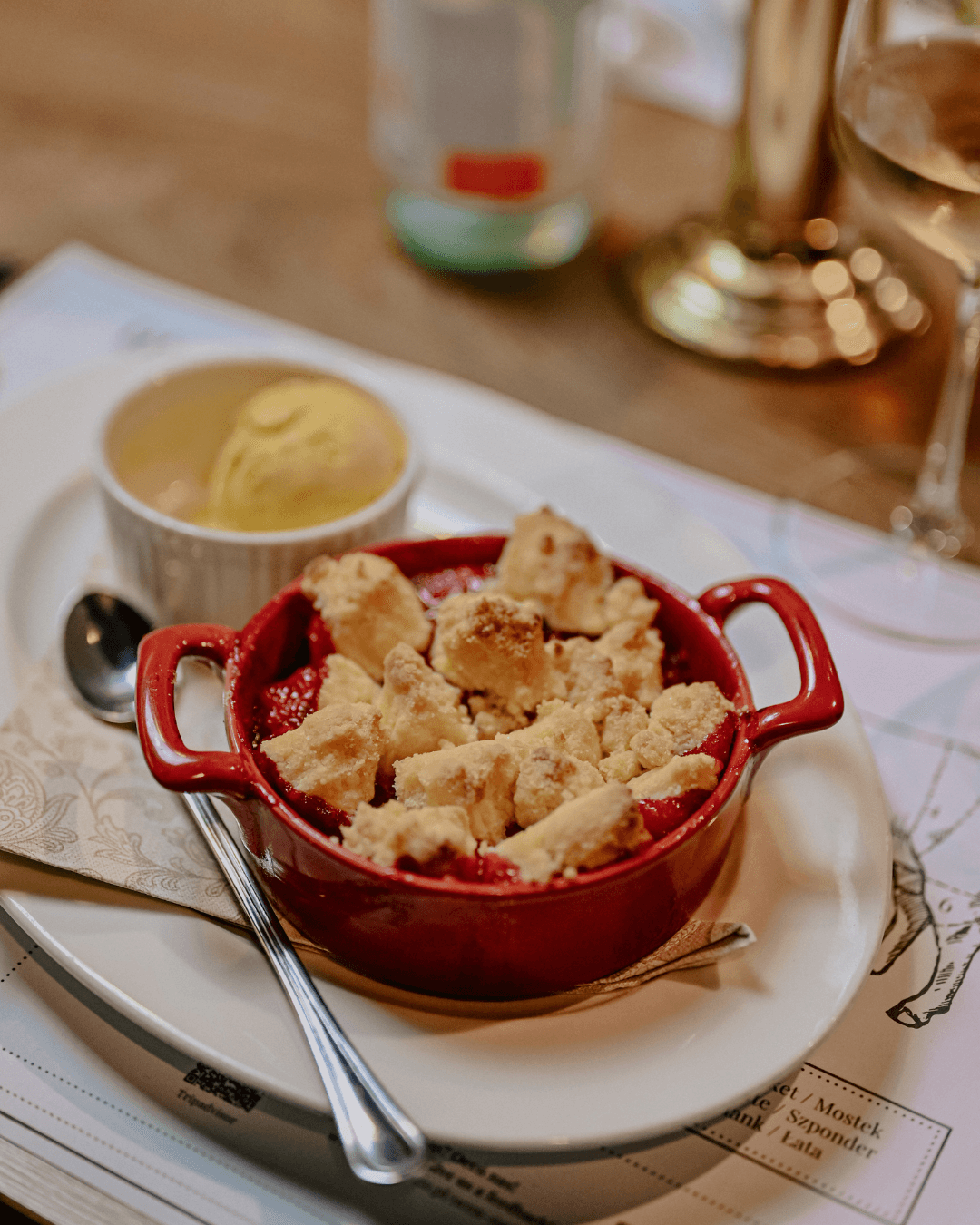 Fondant czekoladowy z coulis porzeczkowym